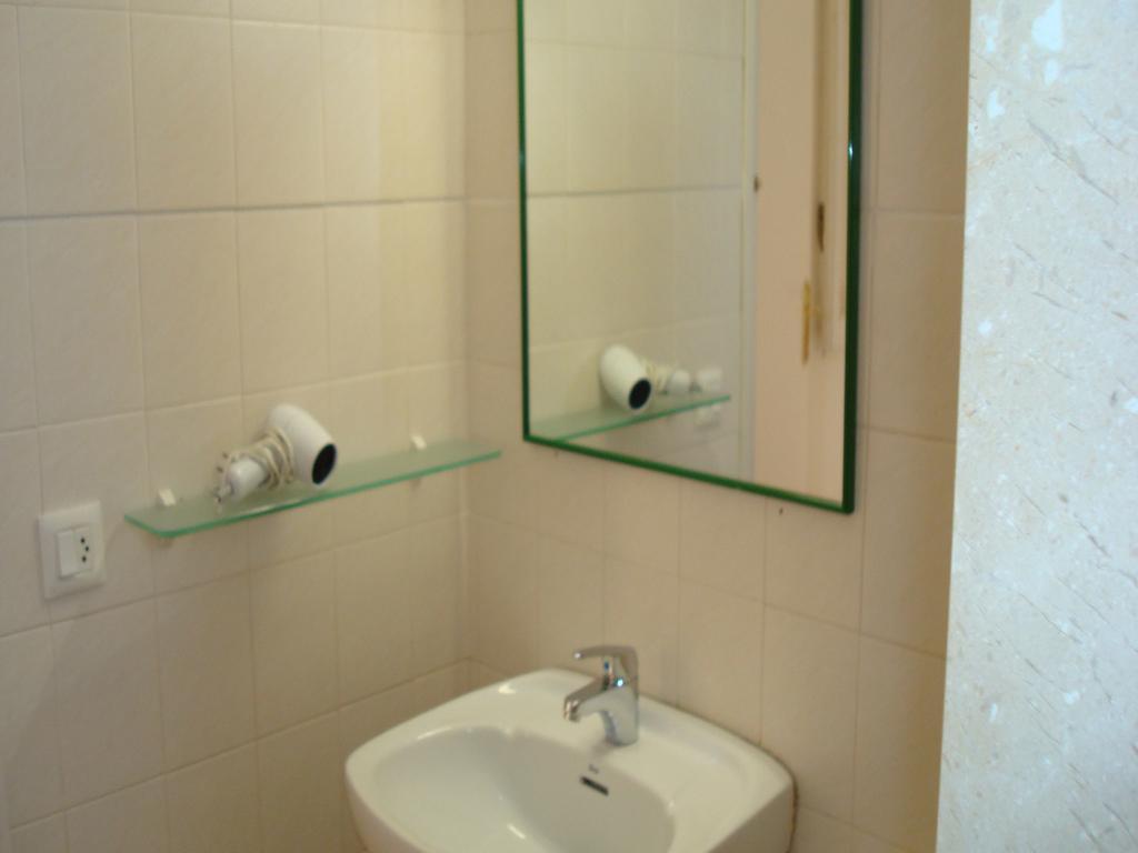Apartamentos Surest Cala'N Blanes (Menorca) Quarto foto